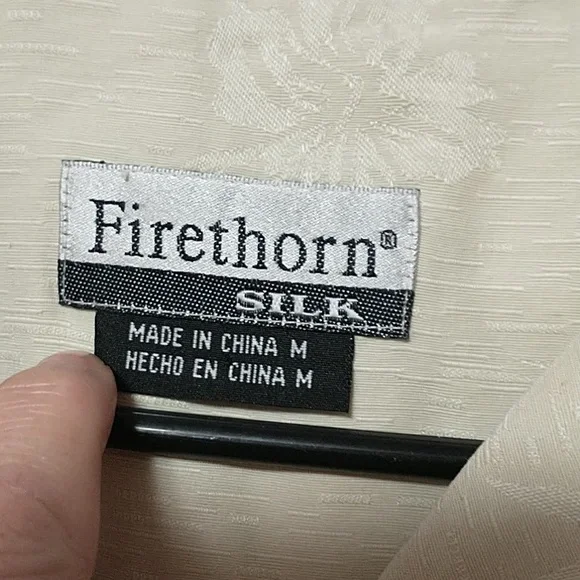 Cute silk button up - Picture 3 of 3